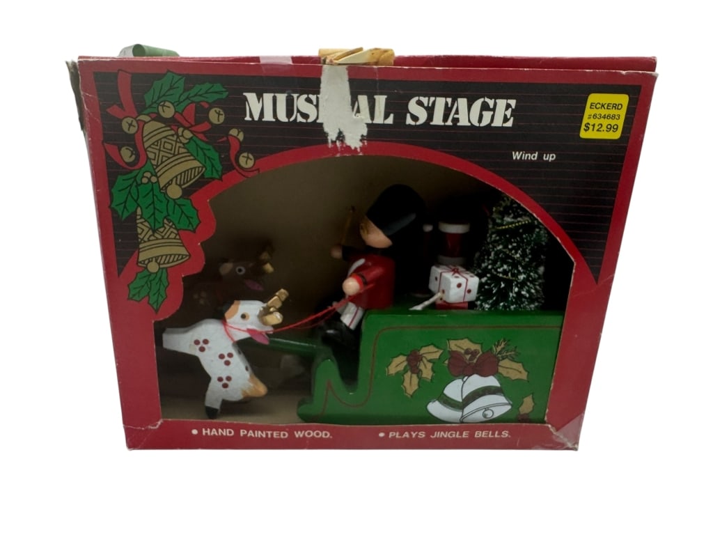 MUSICAL STAGE PLAYING JINGLE BELLS: MUSICAL STAGE PLAYING JINGLE BELLS