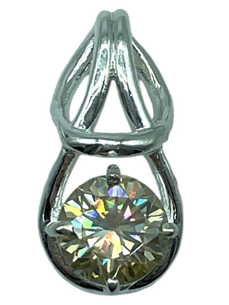2.30CT WHITE MOISSANITE PENDANT 925 SILVER: 2.30CT WHITE MOISSANITE PENDANT 925 SILVER -T291 -VERY GOOD CONDITION -925 SILVER -2.30CT -JA 123024 / 082625 By bidding on this item, you have read, understand, and agree to the terms and conditions 