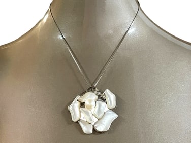 STERLING & MOTHER OF PEARL FLOWER NECKLACE 21.7G