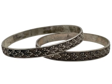 2 SILVER VINE ETCHED BANGLES 48.13G