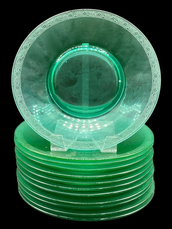 12 GREEN URANIUM GLASS PLATES W ETCHED BORDER 8" (1 of 4)