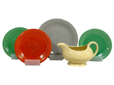 FIESTA WARE MIXED LOT OF PLATES & GRAVY BOTE