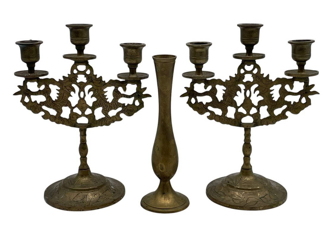 PAIR OF BRASS CANDELABRAS W/ MATCHING BUD VASE: PAIR OF VINTAGE ASIAN BRASS DRAGON MOTIF 3-ARM CANDELABRAS WITH MATCHING BUD VASE -VERY GOOD PRE OWNED CONDITION -APPROX 8" AND 7" -INTRICATE CUTOUT DESIGN WITH MIRRORED DRAGON DETAIL. ORNATE AND DECO