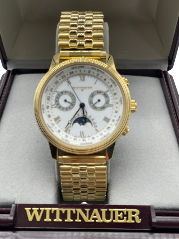 VINTAGE WITTNAUER  MEN'S MOON PHASE WRISTWATCH (1 of 10)