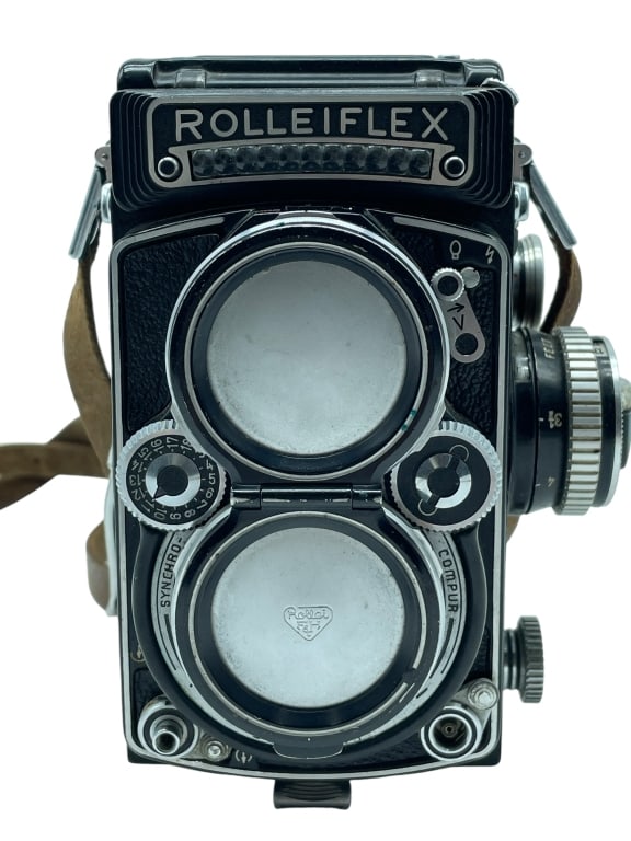 VINTAGE ROLLEIFLEX TWIN-LENS REFLEX CAMERA (1 of 11)