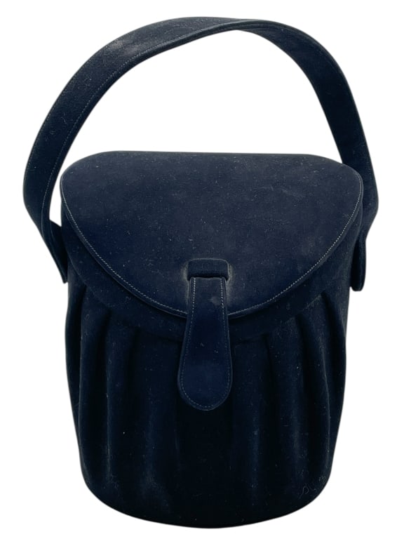 COBLENTZ ORIGINAL EVENING BUCKET BAG 7": COBLENTZ ORIGINAL EVENING BUCKET BAG 7" -VERY GOOD PRE OWNED CONDITION -APPROX 7"H X 6"W -CHIC AND TIMELESS DESIGN FEATURING A STRUCTURED BODY WITH PLEATED DETAILING, TOP FLAP CLOSURE WITH MATCHING ST