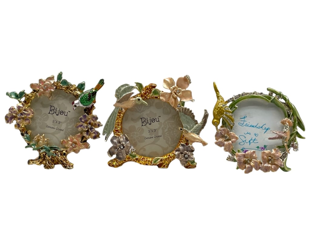 3 BIJOU ENAMELED HUMMINGBIRD AND FLORAL FRAMES: 3 BIJOU ENAMELED HUMMINGBIRD AND FLORAL PICTURE FRAMES WITH CRYSTAL ACCENTS_x005F -VERY GOOD PRE OWNED CONDITION_x005F -SET OF 3 FRAMES_x005F -EACH FRAME FEATURES HAND-PAINTED ENAMEL FLOWERS, HUMMINGB