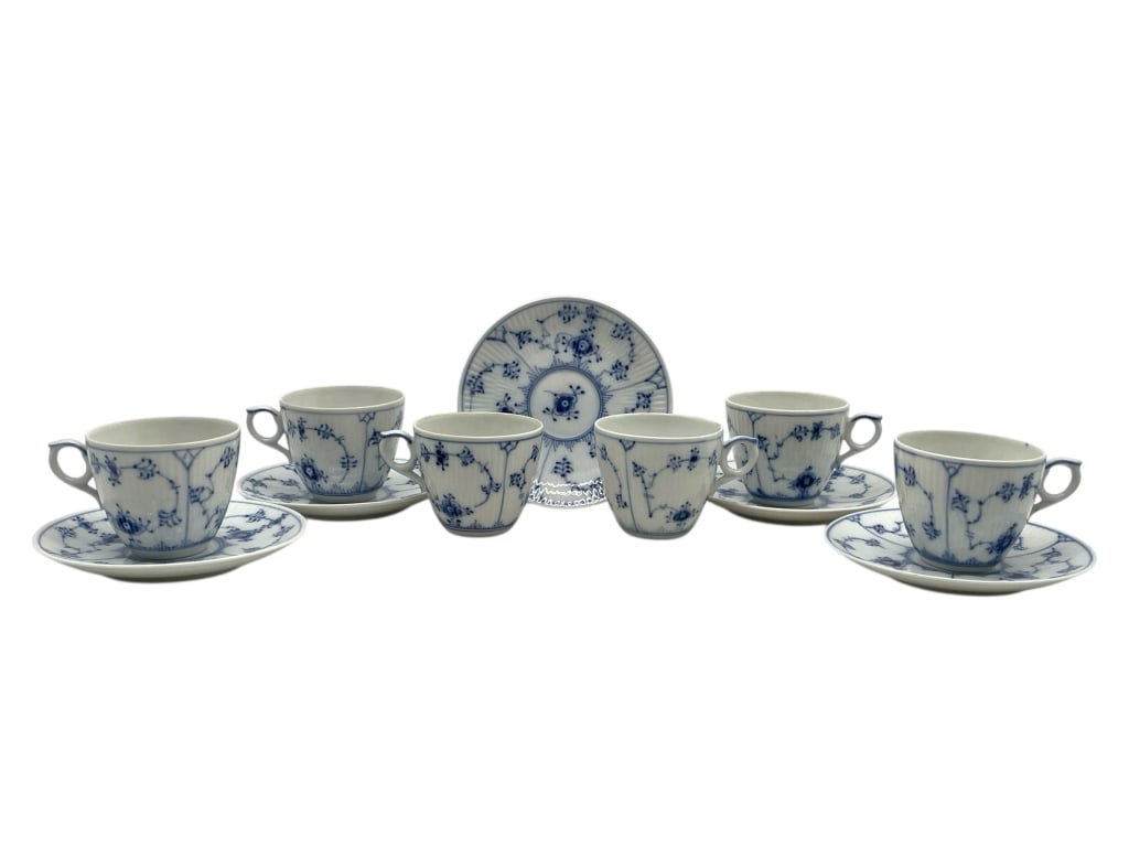 ROYAL COPENHAGEN BLUE FLUTED TEACUPS AND SAUCERS: ROYAL COPENHAGEN BLUE FLUTED PLAIN PORCELAIN TEACUPS AND SAUCERS_x005F -VERY GOOD PRE OWNED CONDITION_x005F -SET INCLUDES 6 CUPS AND 5 SAUCERS_x005F -CLASSIC HAND-PAINTED BLUE FLORAL PATTERN ON WHITE 