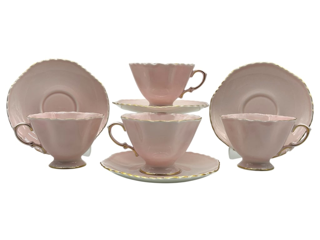 DUTCHESS FINE BONE CHINA TEA CUP & SAUCER SET: DUTCHESS FINE BONE CHINA TEA CUP & SAUCER SET – PINK W/ GOLD TRIM – SET OF 4_x005F -VERY GOOD PRE-OWNED CONDITION_x005F -WEAR CONSISTANT WITH AGE AND USE_x005F -APPROXIMATE DIMENSIONS: 6" W_x005F