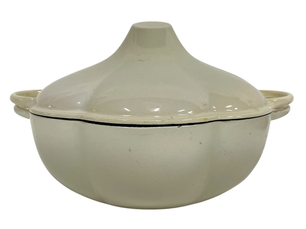 TECHNIQUE GARLIC CLOVE CAST IRON ENAMEL POT 11": TECHNIQUE GARLIC CLOVE DESIGN CAST IRON ENAMEL POT 11"_x005F -VERY GOOD PRE OWNED CONDITION_x005F -APPROX 7"H X 11"W_x005F -ROUND FORM WITH DUAL SIDE HANDLES AND HIGH-DOMED LID. HEAVYWEIGHT DESIGN, ID
