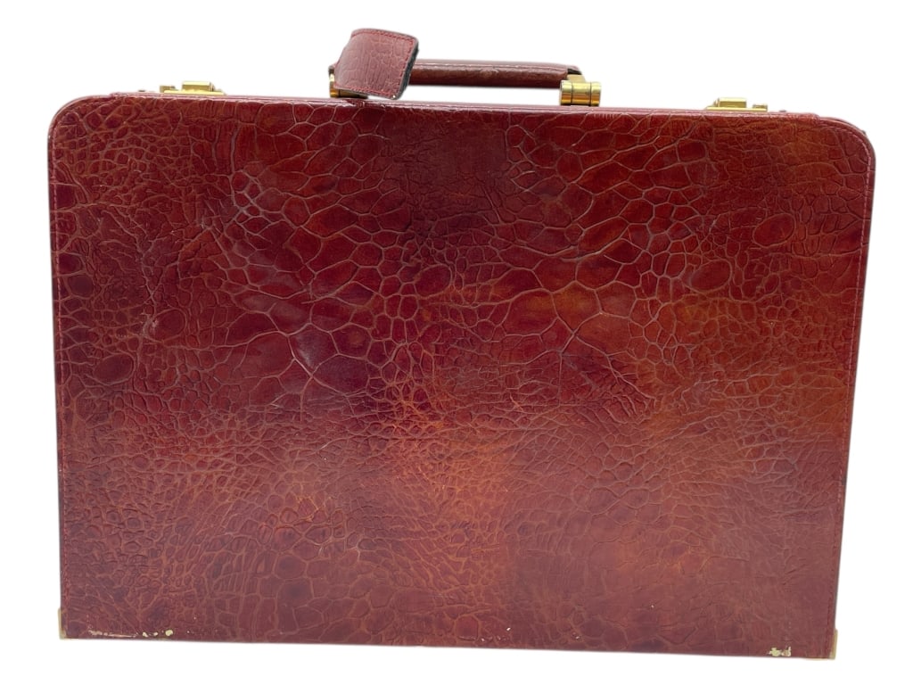 BROWN LEATHER BRIEFCASE WITH GOLD-TONE HARDWARE (1 of 11)