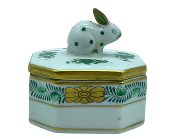 HEREND BOUQUET GREEN BUNNY TRINKET BOX 2"
