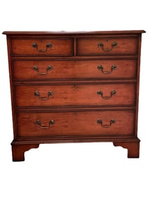 VINTAGE CHIPPENDALE STYLE CHEST OF DRAWERS