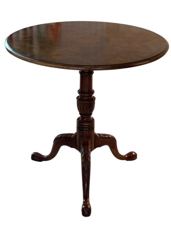 VINTAGE CHIPPENDALE STYLE PEDESTAL TILT-TOP TABLE (1 of 8)