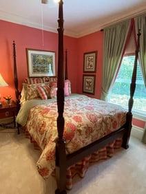 QUEEN SIZE FEDERALIST STYLE CARVED POSTER BED