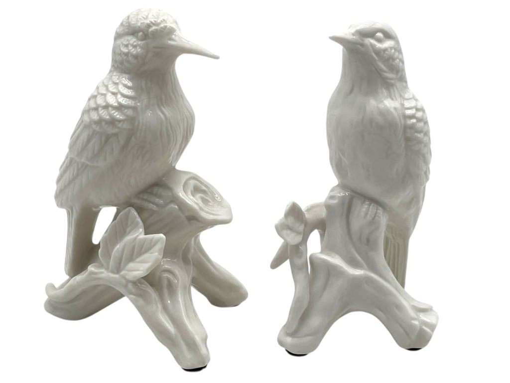 PAIR OF WHITE PORCELAIN BIRD FIGURINES 5" (1 of 5)