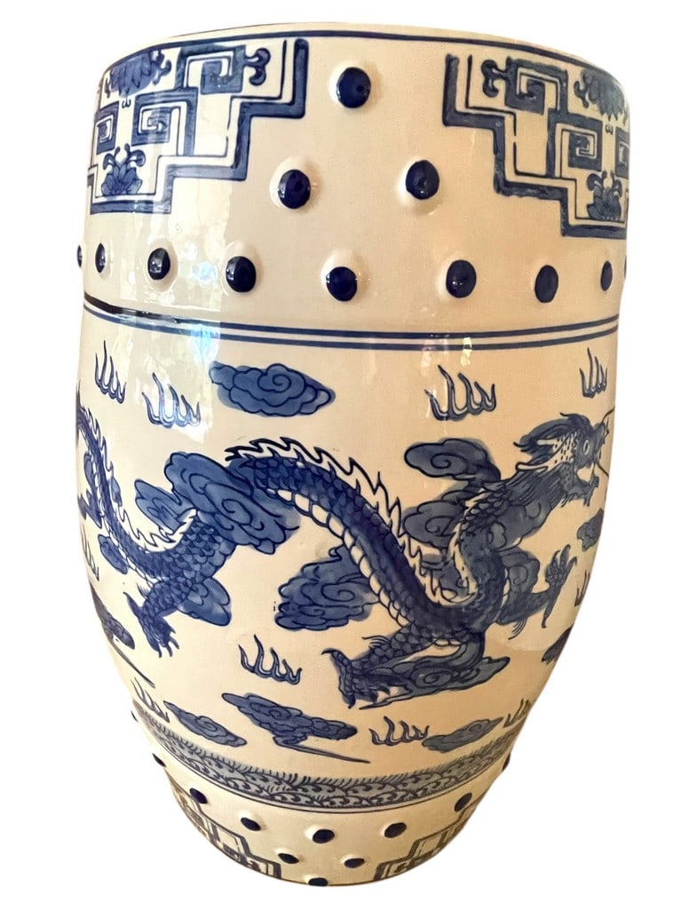 VINTAGE BLUE & WHITE DRAGON GARDEN STOOL (1 of 8)
