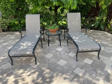 CONTEMPORARY 3-PIECE POOLSIDE CHAISE LOUNGE SET