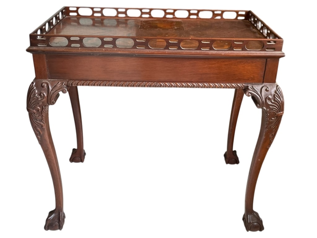 CHIPPENDALE STYLE MAHOGANY TEA TABLE: CHIPPENDALE STYLE MAHOGANY TEA TABLE WITH PIERCED GALLERY This is a high-quality Traditional Tea Table or Lamp Table, executed in the highly sought-after Chippendale or Irish Georgian style. The table