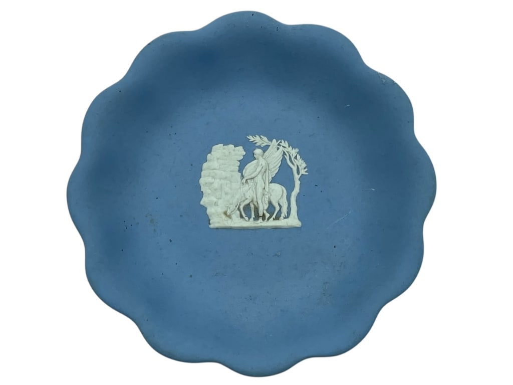 WEDGWOOD BLUE JASPERWARE TRINKET DISH 5": WEDGWOOD BLUE JASPERWARE TRINKET DISH 5" -Very good pre owned condition -Approx 5" dia. -A classic Wedgwood blue jasperware dish with scalloped edge, featuring a white bas-relief scene of a winged fig