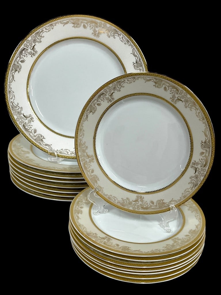 16 PIECE LORREN HOME TRENDS LUNA COLLECTION FINE 8: 16 PIECE LORREN HOME TRENDS LUNA COLLECTION FINE CHINA TEA CUP & SAUCER SET SERVICE FOR 8 -(8)10.5" DINNER PLATES (8) 7" SALAD PLATE -VERY GOOD PRE OWNED CONDITION -DP11124 ***Please note that due to
