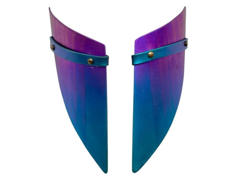 PAIR OF MODERN SCULPTURAL METAL EARRINGS: PAIR OF MODERN SCULPTURAL METAL EARRINGS -VERY GOOD PRE OWNED CONDITION -APPROX 2" LONG -UNIQUE IRIDESCENT METAL EARRINGS WITH A BOLD, ANGULAR DESIGN FEATURING SHIFTS OF PURPLE, BLUE, AND GREEN. ACCEN
