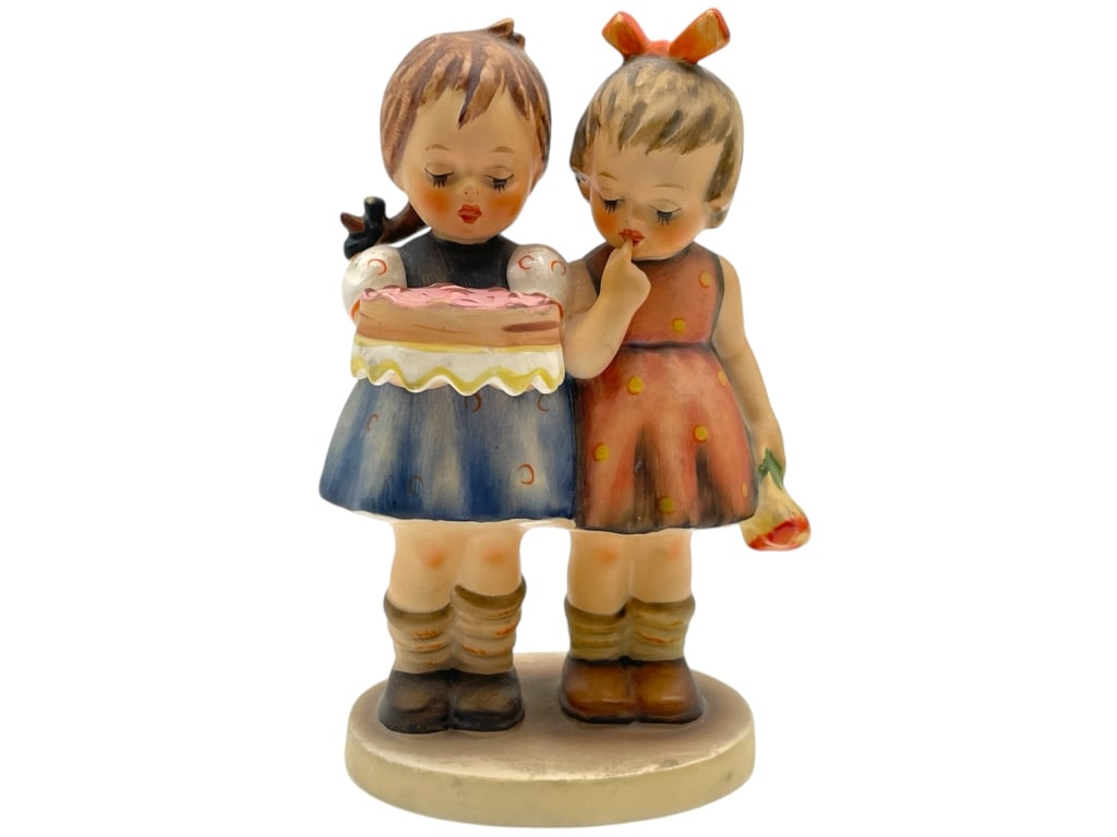 HUMMEL FIGURINE "HAPPY BIRTHDAY" 5": HUMMEL FIGURINE "HAPPY BIRTHDAY" 5" -VERY GOOD CONDITION -APPROX 5" X 3" -JA 010325 #16 ***Please note that due to limited storage space, all items must be picked up within 14 days of the auction's co
