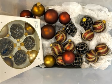 LOT OF HOLIDAY ORNAMENTS IN BLACK, GOLD & COPPER