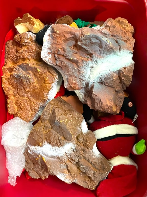 BIN OF HOLIDAY DISPLAY PROPS & ASSORTED DECOR (1 of 5)