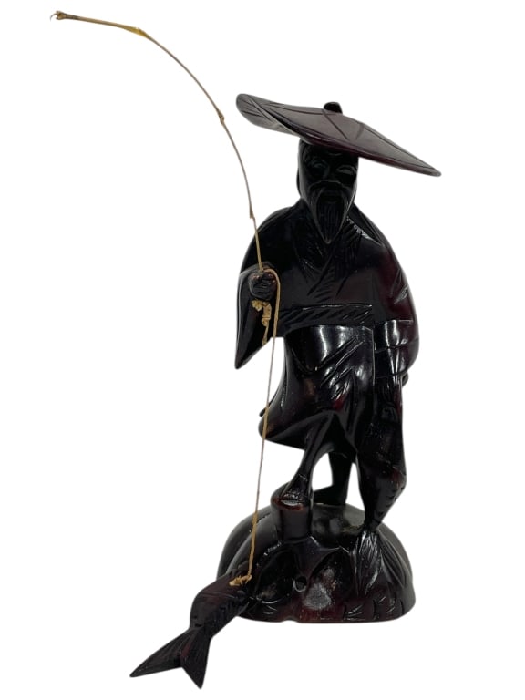 VINTAGE HAND CARVED WOODEN FISHERMAN FIGURINE 8": VINTAGE HAND CARVED WOODEN FISHERMAN FIGURINE 8" -VERY GOOD PRE OWNED CONDITION -APPROX 8" X 3" -FEATURES A DETAILED FIGURE WEARING A TRADITIONAL HAT AND ROBE, HOLDING A FISHING POLE WITH A CATCH AT T