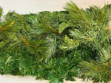 LOT OF MIXED ARTIFICIAL EVERGREEN GARLAND