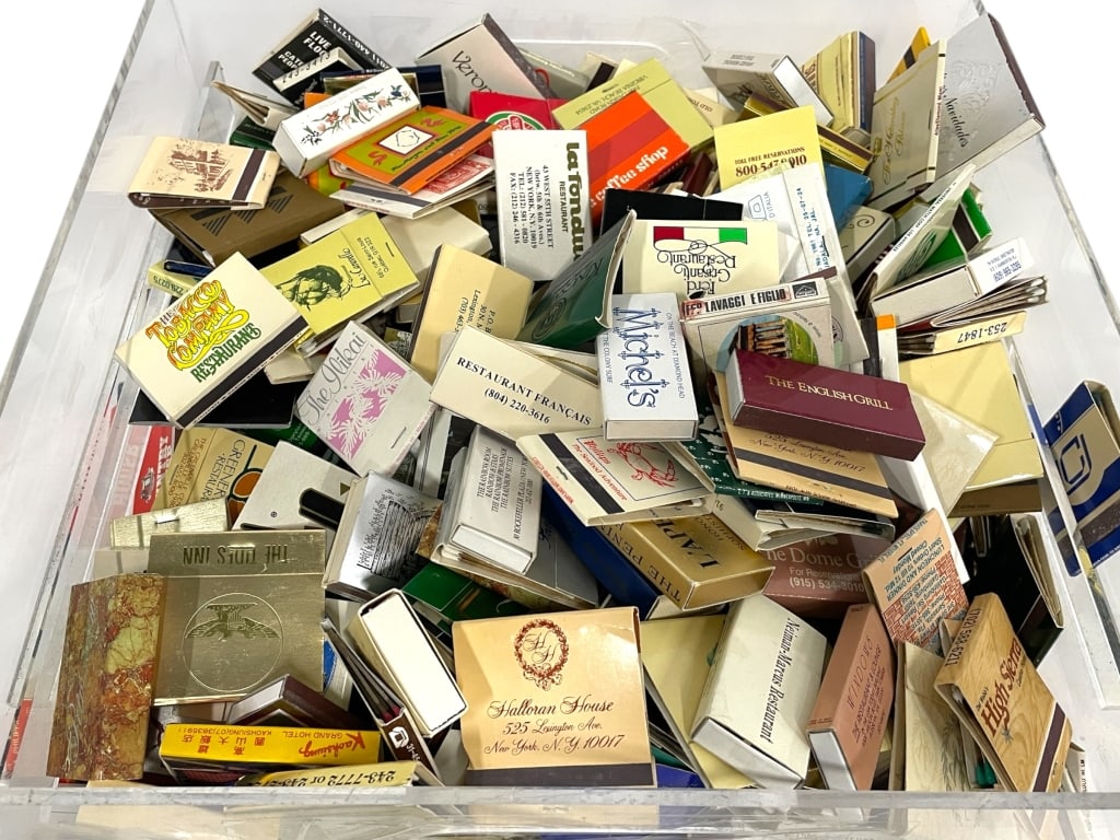 LARGE VINTAGE COLLECTION OF MATCHBOOKS (1 of 7)