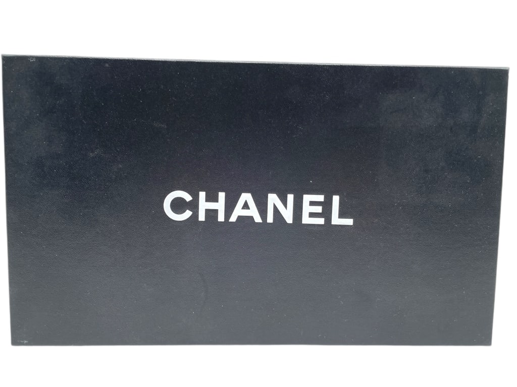 CHANEL SHOE BOX 11" X 6.5" X 4": CHANEL SHOE BOX 11" X 6.5" X 4" -VERY GOOD CONDITION -APPROX 11" X 6.5" X 4" -JA 112624 / 082225 By bidding on this item, you have read, understand, and agree to the terms and conditions of the auctio