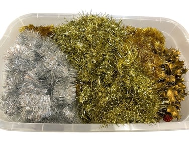 BIN OF VINTAGE-STYLE HOLIDAY TINSEL & GARLAND