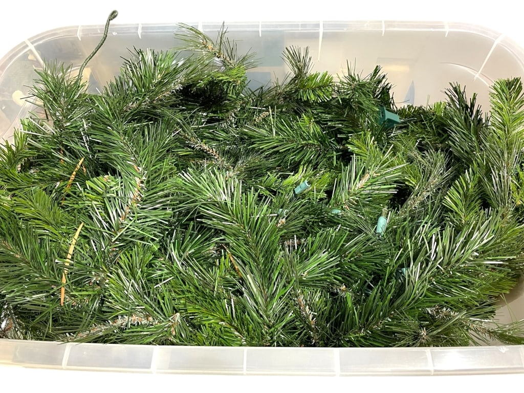 BIN FILLED WITH ARTIFICIAL PINE CHRISTMAS GARLAND: BIN FILLED WITH ARTIFICIAL PINE CHRISTMAS GARLAND -GOOD PRE OWNED CONDITION, SEE PHOTOS (UNTESTED) -FEATURES REALISTIC GREENERY AND IS PRE-LIT WITH STRANDS OF LIGHTS (UNTESTED). IDEAL FOR MANTELS, BAN