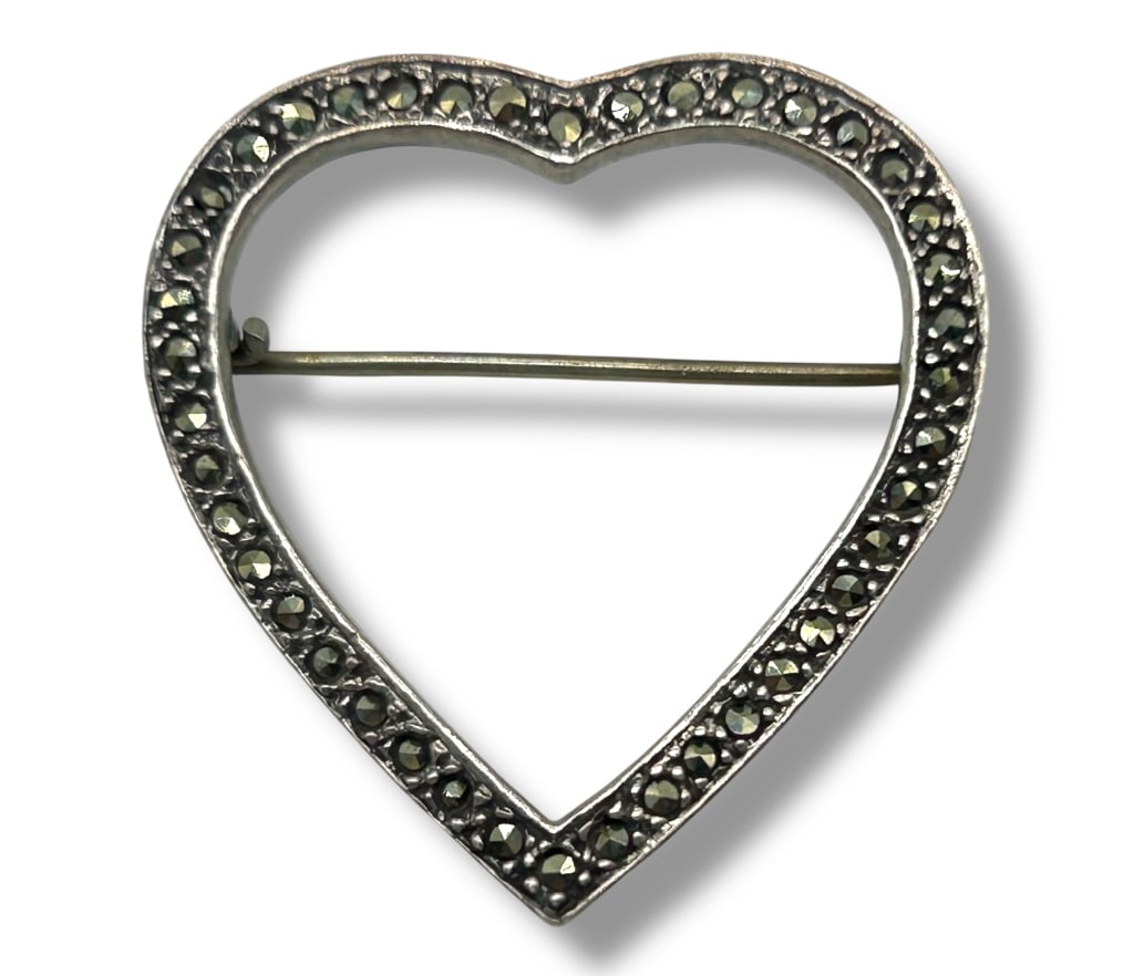 VINTAGE SILVER & MARCASITE HEART BROOCH - 4.4 G (1 of 8)