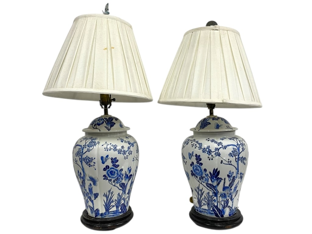 PAIR OF BLUE AND WHITE PORCELAIN LAMPS 28" (1 of 11)