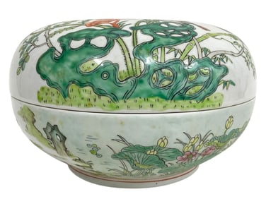 CHINESE FAMILLE VERTE COVERED PORCELAIN BOX 10"
