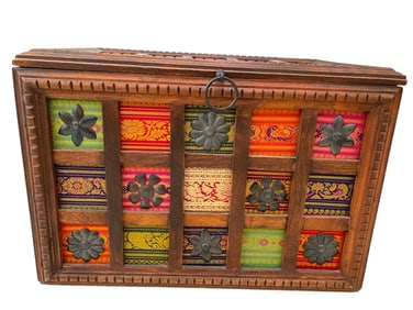 VIBRANT WOODEN CHEST 19"