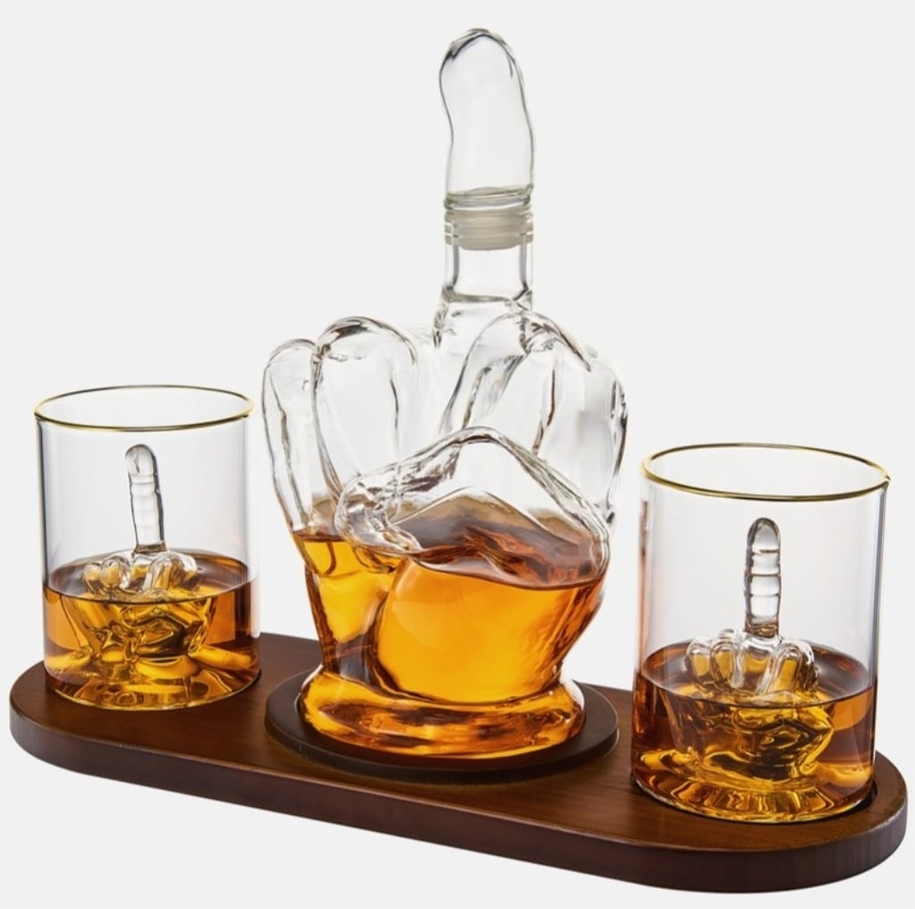 NEW IN BOX! WINE SAVANT MIDDLE FINGER DECANTER: NEW! MIDDLE FINGER UP DECANTER SET_x005F Unleash the full potential of your favorite whiskey with our exquisite Middle Finger Decanter Set, designed to enhance both the taste and aesthetics of your wh