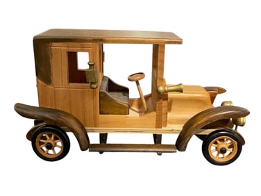 WOODEN VINTAGE-STYLE CAR MODEL 12"