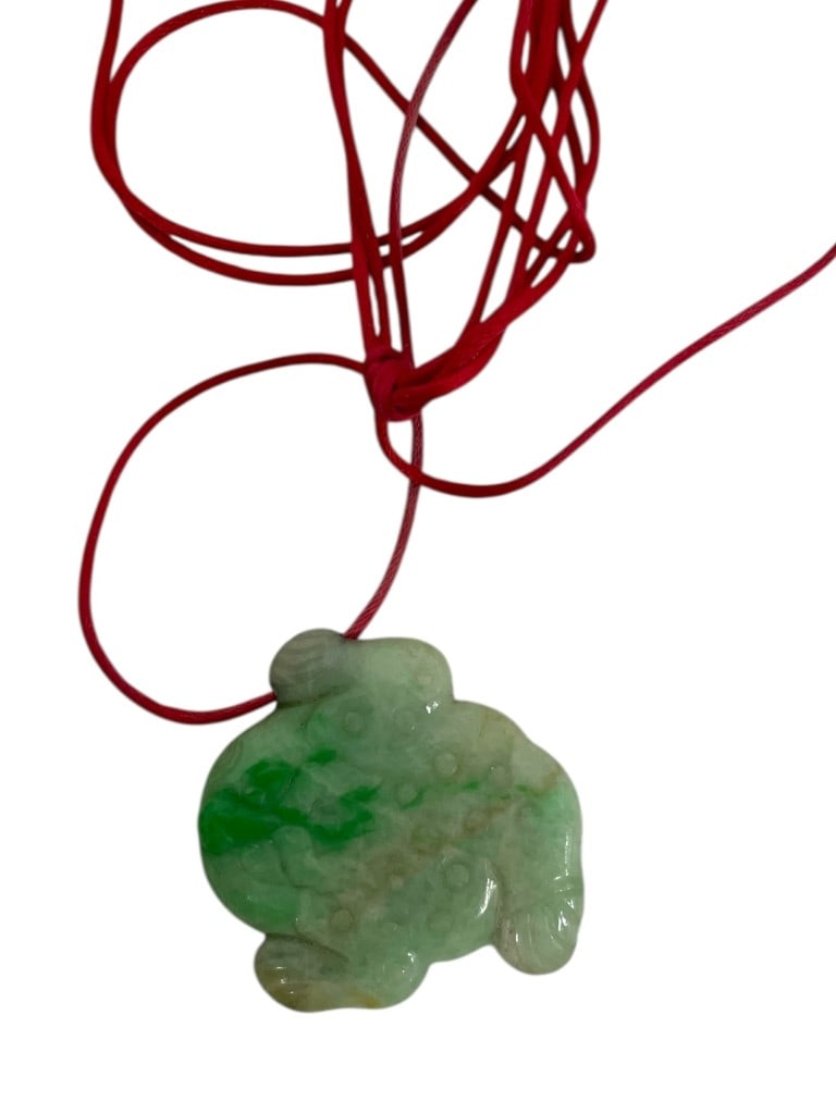 CARVED GREEN JADE FROG PENDANT ON RED CORD 2" (1 of 5)