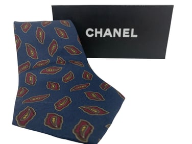 CHANEL MEN'S NAVY SILK TIE WITH GOLD & RED PATTERN