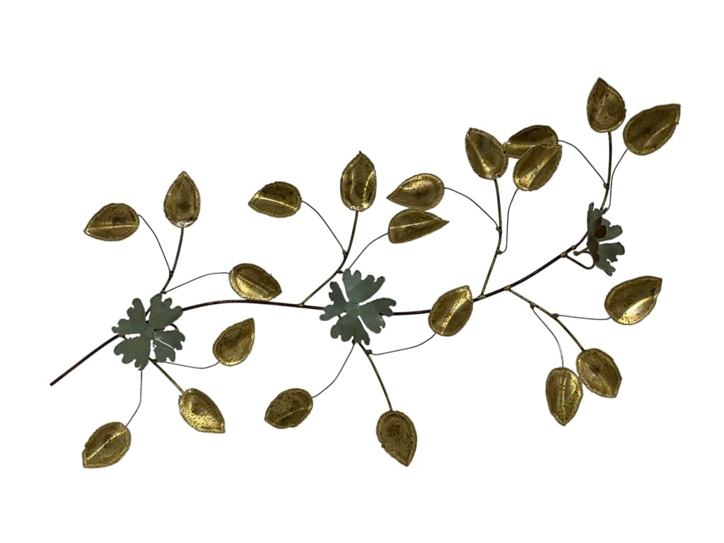 SIGNED JERE STYLE METAL WALL SCULPTURE 25": GOLD-TONED METAL BOTANICAL WALL SCULPTURE FEATURING MULTIPLE DELICATE LEAVES BRANCHING FROM A CENTRAL STEM. THE METAL SURFACE DISPLAYS SUBTLE PATINA AND SPOTTING THAT ENHANCES ITS VINTAGE CHARM. LIGHT