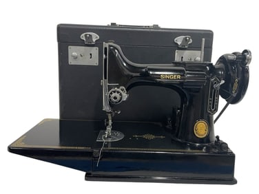 SINGER FEATHERWEIGHT 221 SEWING MACHINE W CASE 15"