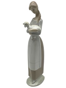 LLADRO "GIRL WITH LAMB" PORCELAIN FIGURINE 10.5"