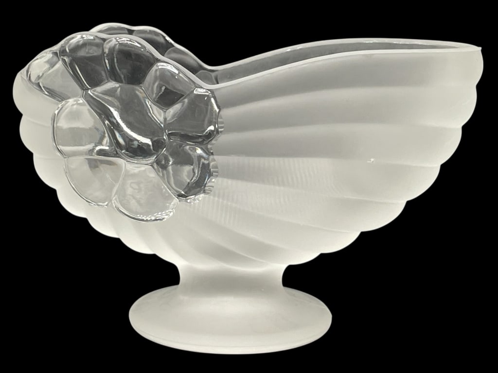 LALIQUE STYLE FROSTED ART GLASS SHELL-FORM VASE 5" (1 of 8)