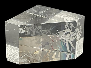 STEUBEN CRYSTAL ETCHED GOLFERS PAPERWEIGHT 4.5"