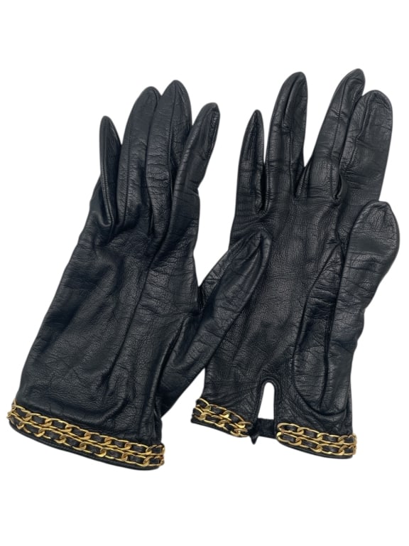CHANEL CHAINLINK TRIM LEATHER GLOVES 6 3/4 (1 of 6)