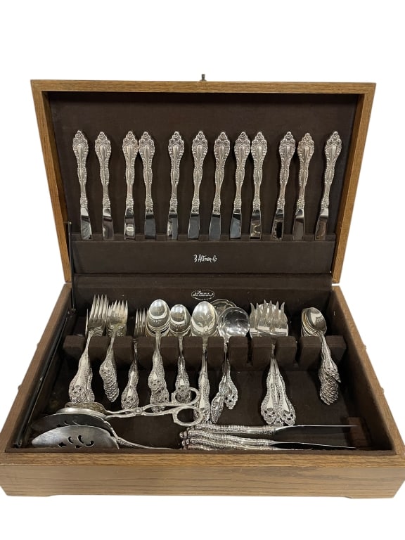 74 PC WM. A. ROGERS GRAND ELEGANCE FLATWEAR SET (1 of 5)